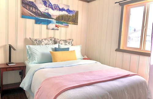 Golden Hotel | Kicking Horse Suite Downtown Private Suite