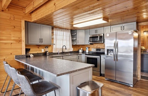 Gatlinburg - Pigeon Forge Cabin | Kid-Friendly Cabin w/a View