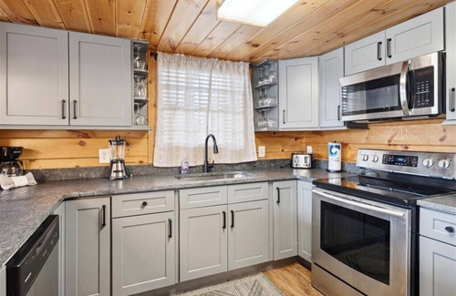 Gatlinburg - Pigeon Forge Cabin | Kid-Friendly Cabin w/a View