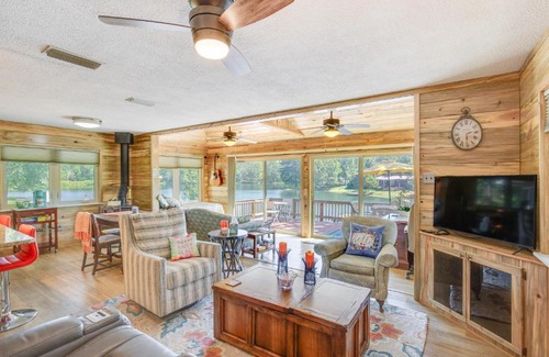 Kilgore House | Kilgore Lakefront Home with Private Dock and Pier!