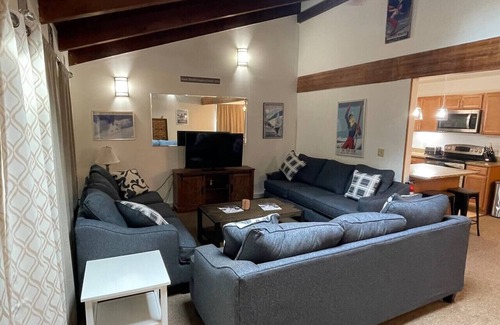 Killington Ski Chalet | Killington Chalet - Hot Tub, Sauna, Boot Dryer