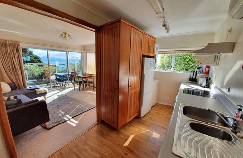 Nelson House | Kimberley House - 6-bedroom home in a fantastic Nelson waterfront location.