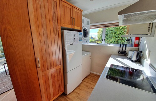 Nelson House | Kimberley House - 6-bedroom home in a fantastic Nelson waterfront location.