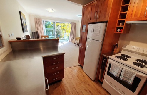 Nelson House | Kimberley House - 6-bedroom home in a fantastic Nelson waterfront location.