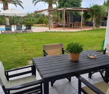 Bralos House | Kinetious Nisous Stylish Apt, Pool, near the Beach
