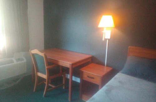 Livingston Apartment | King Bed Hotel Studio 213