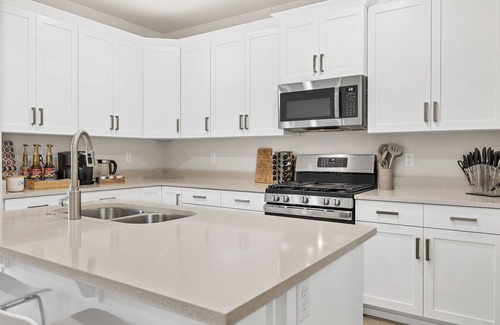 Washington House | King Bed, Luxury Pool, Pickleball Court, RV Parking, Coffee Bar, Patio