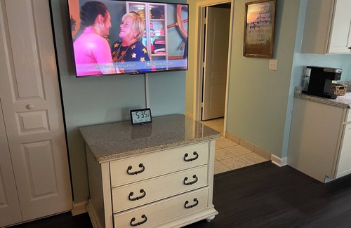 Crescent Beach Condo | King Bed Studio on the beach