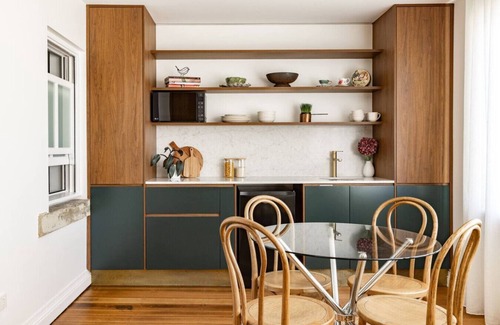 Hobart Central Business District House | King beds, fireplace, spa bath. Parking. Central.