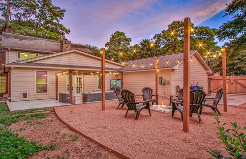 Klein House | King Beds Game Lounge Fire Pit Movie Under Stars