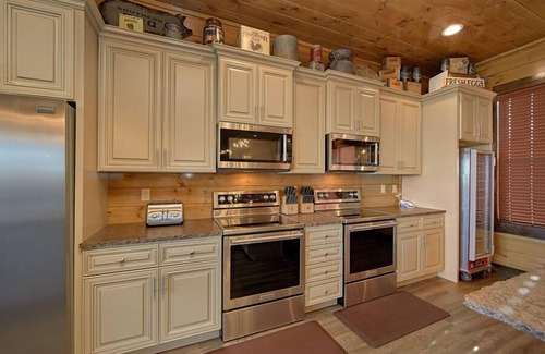 Gatlinburg - Pigeon Forge Cabin | King of the Mountain | 18BR Lodge w/Indoor Pool, Theater, Game Room, Sleeps 84