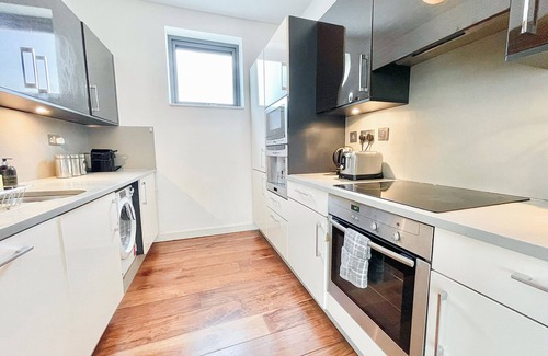 Angel Apartment | King's Cross NEW 3-Bed Flat w/Balcony | Islington