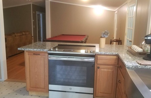 Bethel House | King Size Master With Attached Bath,Pool Table, Open Kitchen,2 Full Baths