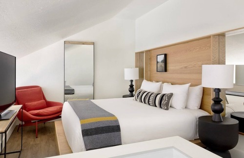 Teton Village Hotel | King + Sofa, Gravity Haus, Hot Tub Bliss, Premier Mountain Access - 2 Units
