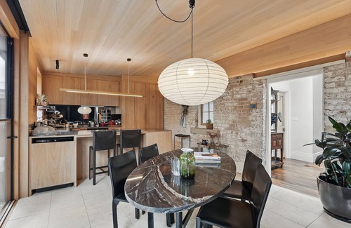 Hobart Central Business District Apartment | King St Cottage: Central and Stylish