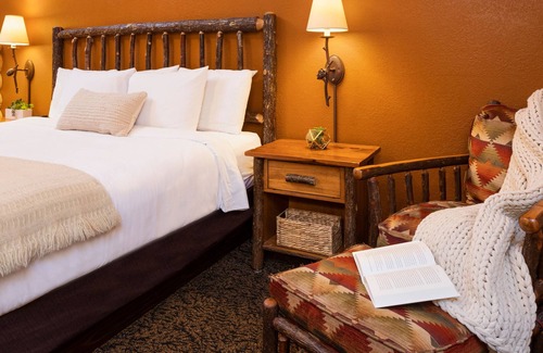 Rothschild Hotel | King Studio With Access to Pool, Hot Tub, and Gym