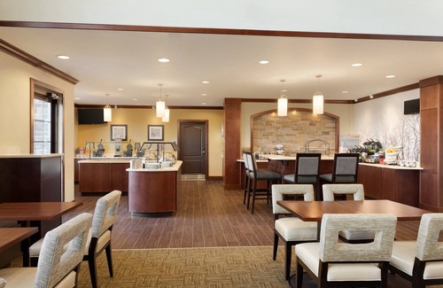 Midland Condo | King Suite. Free Breakfast. Pool. Great for Business Travelers!