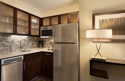 Midland Apartment | King Suite. Free Breakfast. Pool. Great for Business Travelers!