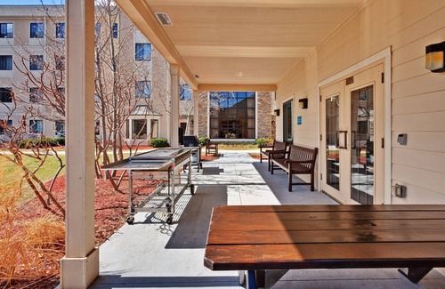 Glenview Condo | King Suite in "The Glen" District. Free Breakfast Daily. Indoor Pool