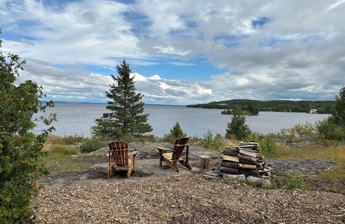 Timiskaming District Apartment | King Suite - Lake Front - Private Ensuite