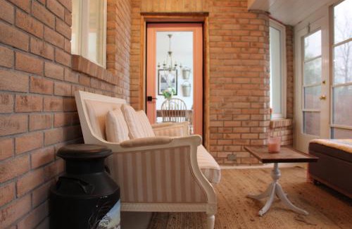 Rossmore House | King Waterfront Suite at Fancie's PEC