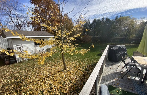 Goderich House | KingBed,Sleeps10+,SmrtTV,BBQ,Gym,FireTable,FullKitchen. All in walking distance.