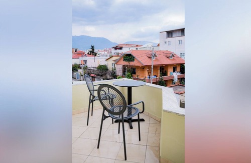 Tirana Apartment | KingBed/Workspace/FastWiFi/Balcony/FreeParking