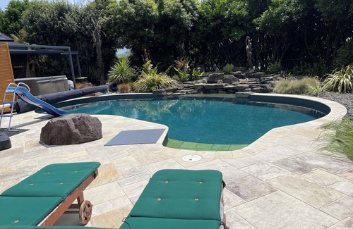 Omanawa House | Kingfisher Studio - Tauranga Holiday Escape