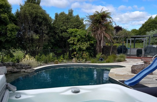 Omanawa House | Kingfisher Studio - Tauranga Holiday Escape