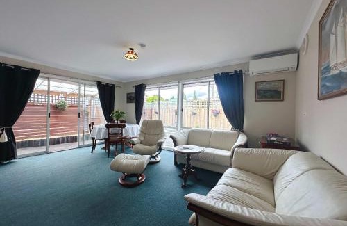 Hobart Central Business District House | Kings Corner - 5min to CBD & 20min to Airport