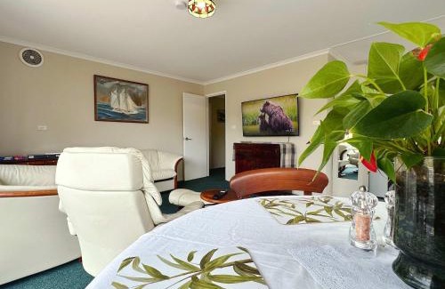 Hobart Central Business District House | Kings Corner - 5min to CBD & 20min to Airport