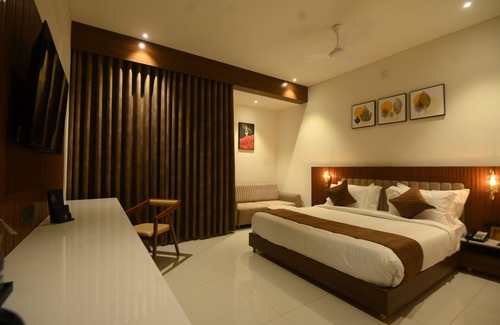 Somnath Hotel | Kings Kraft Tremezzo Inn Somnath