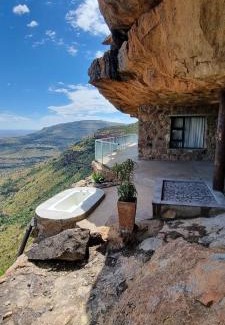 Maletswai Villa | Kings View Cave