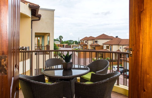 Jack's Hill Apartment | Kingston Luxury Family Retreat
