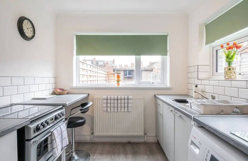 Goole House | Kingsway Property. 4 bed, 5 guests.