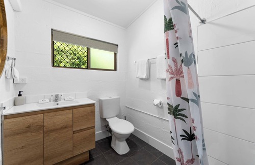 Kinka Beach Hotel | Kinka Palms Motel