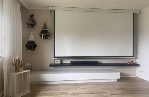 Schwarzenfeld Apartment | Kinofeeling im Reihenhaus mit schönem Garten