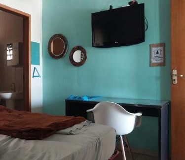 Maringa Apartment | Kit Net 5 azul cama casal