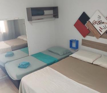 Maringa Apartment | Kit Net 5 azul cama casal