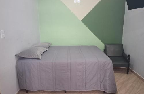 Capao Bonito House | Kitnet com ar condicionado e banheiro externo