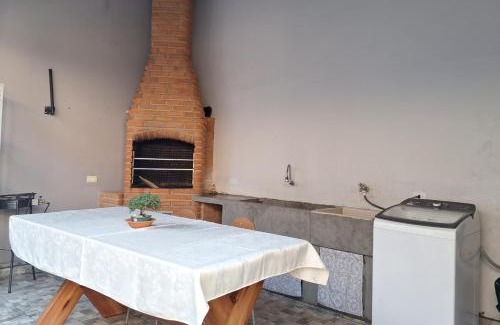 Capao Bonito House | Kitnet com ar condicionado e banheiro externo