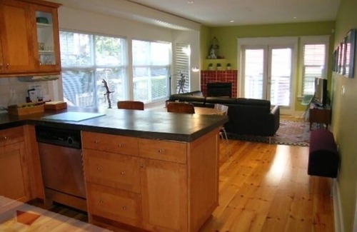 Kitsilano House | Kitsilano 2 BR+Den, 3 BA by UBC, Hospital, Beach: BOOK BY 9/30 & SAVE $150/MONTH