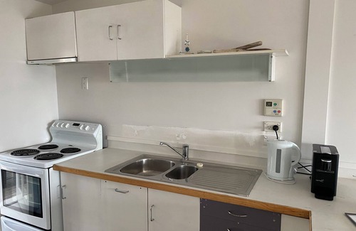 Stanmore Bay House | Kiwi Bach, sea views, near the beach. Fully fenced.