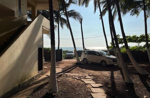 Kannur House | Kizhunna rock beach house