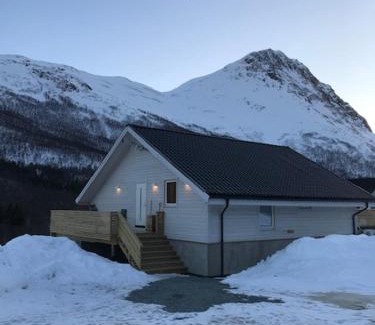 Lyngen House | Kjelkebakken gård 2.