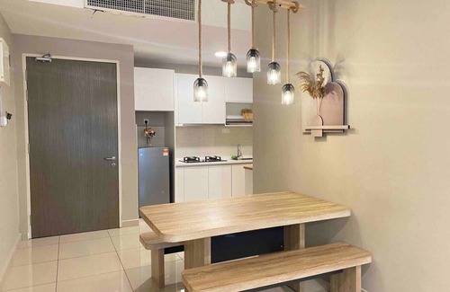 Kuala Lumpur City Centre Condo | KLCC view with Netflix & 100MB/s WiFinn