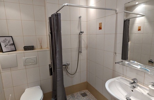 Pforzheim Apartment | Kleines Studio mit Küchenzeile und Bad, Zentral, Barrierefrei