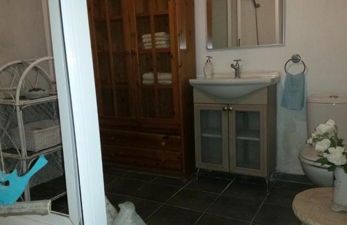 Kinneret Cabin | Kmo Yam In The Love Garden