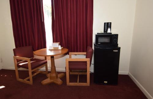 Oswego Hotel | Knights Inn Oswego East