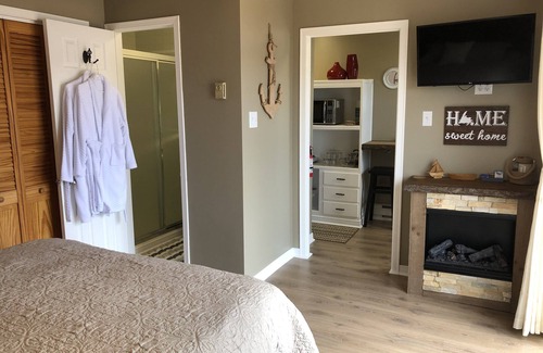 Moreton's Harbour Bed & Breakfast | Knight’s Landing private lower suite located in Moretons Hbr on the ocean.